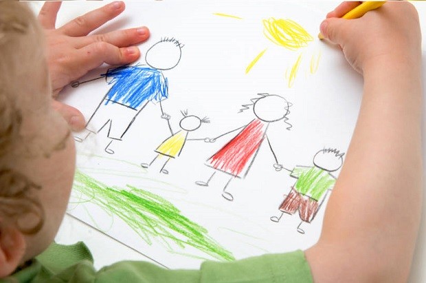 Come si disegnano i bambini? Dipende da chi guarda 