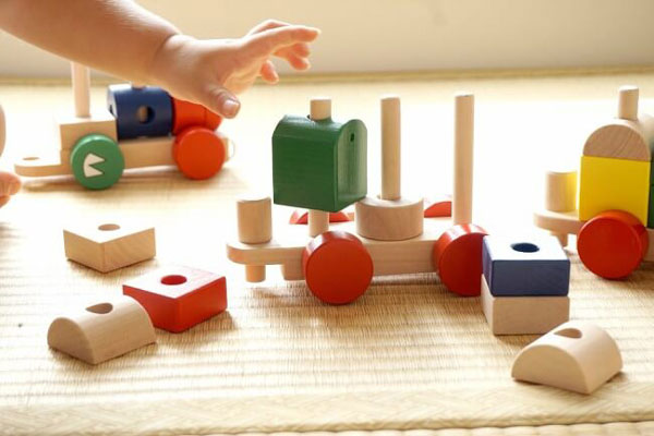 7 giochi Montessori per aiutare tuo figlio a sviluppare il QI